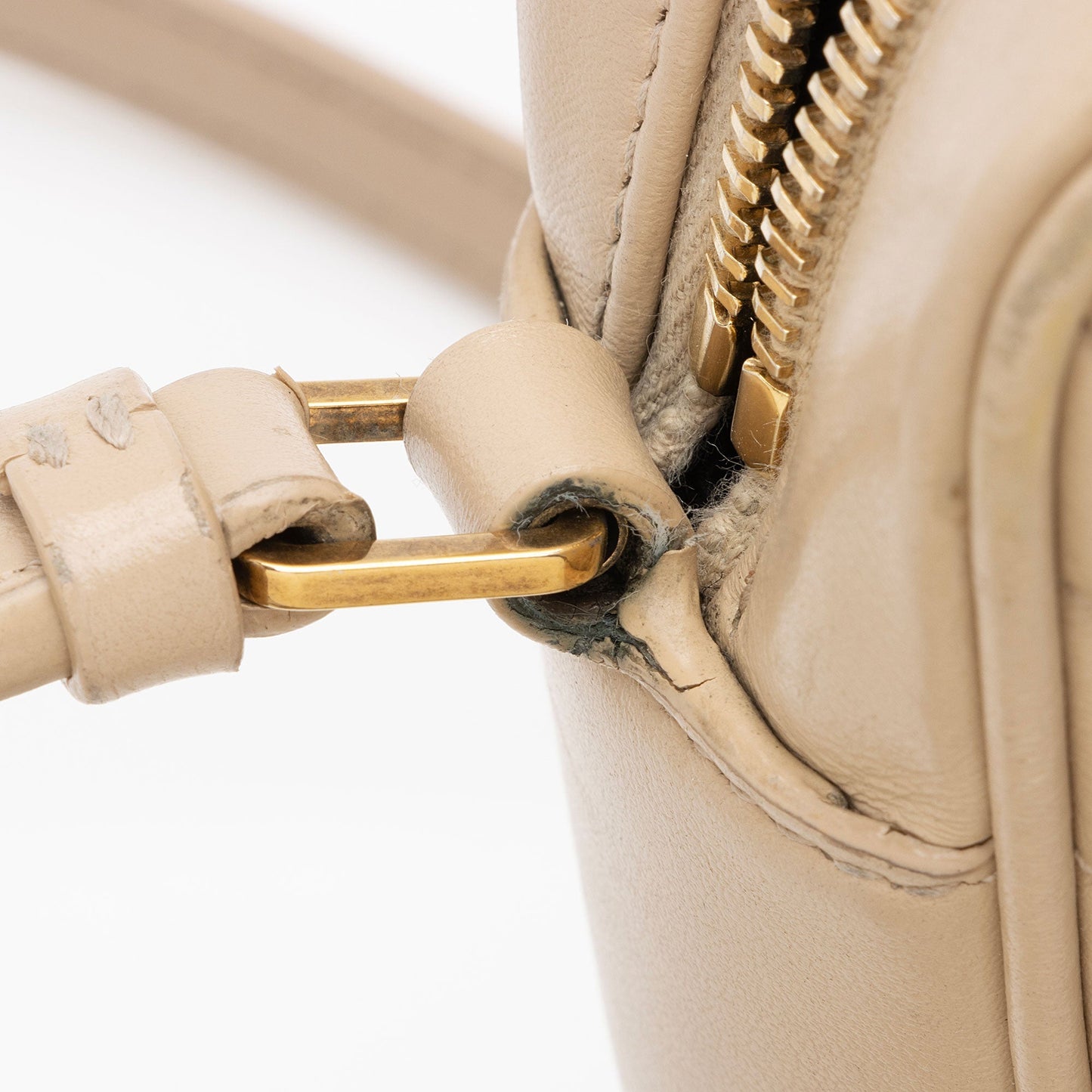 Saint Laurent Matelasse Calfskin Monogram Lou Camera Bag TFjjTM