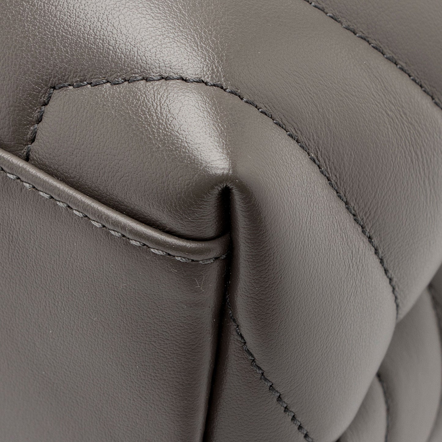 Saint Laurent Matelasse Calfskin Monogram LouLou Chain Medium Shoulder Bag 19W4rm