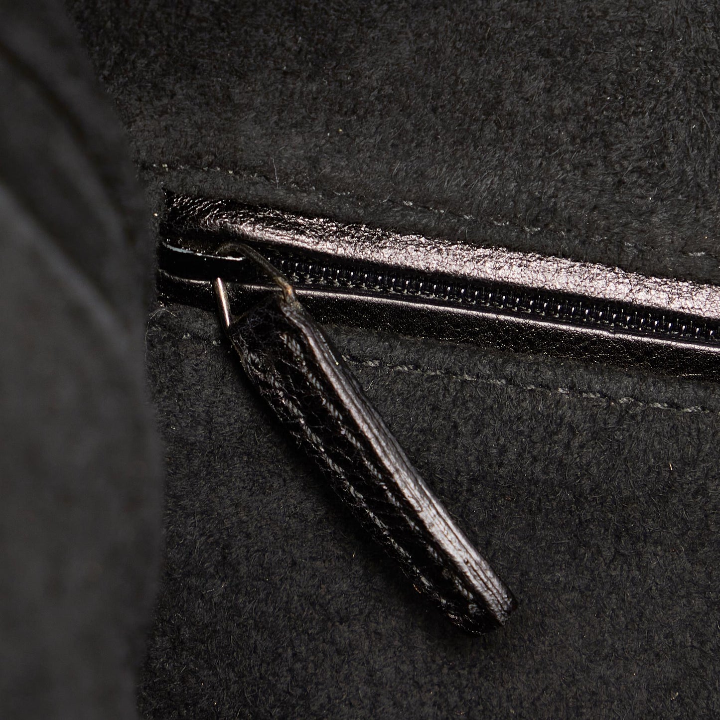 Saint Laurent Mombasa Leather Shoulder Bag (SHG-27088