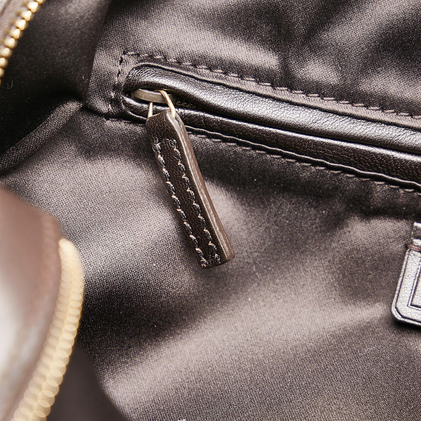 Saint Laurent Muse Leather Handbag (SHG-27419