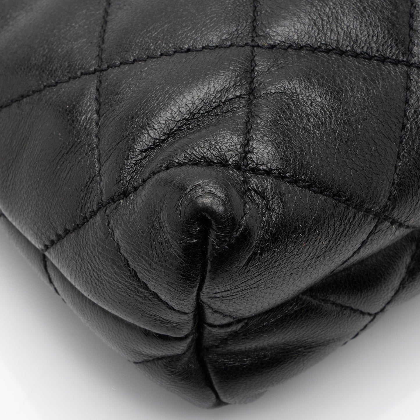 Saint Laurent Quilted Lambskin Pouch j2MZSD