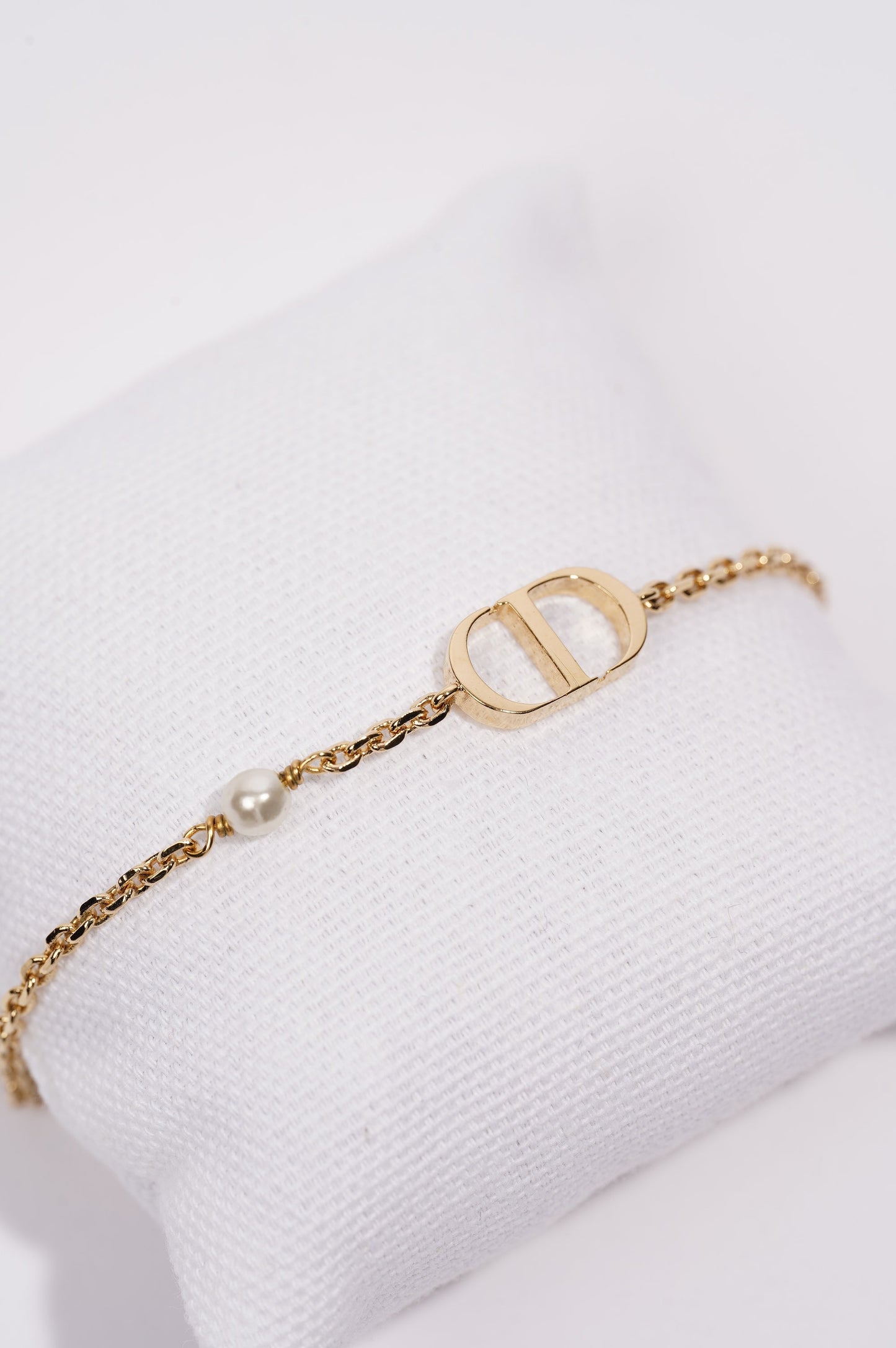 Christian Dior Petit CD Bracelet Gold / White Resin Pearl Base Metal