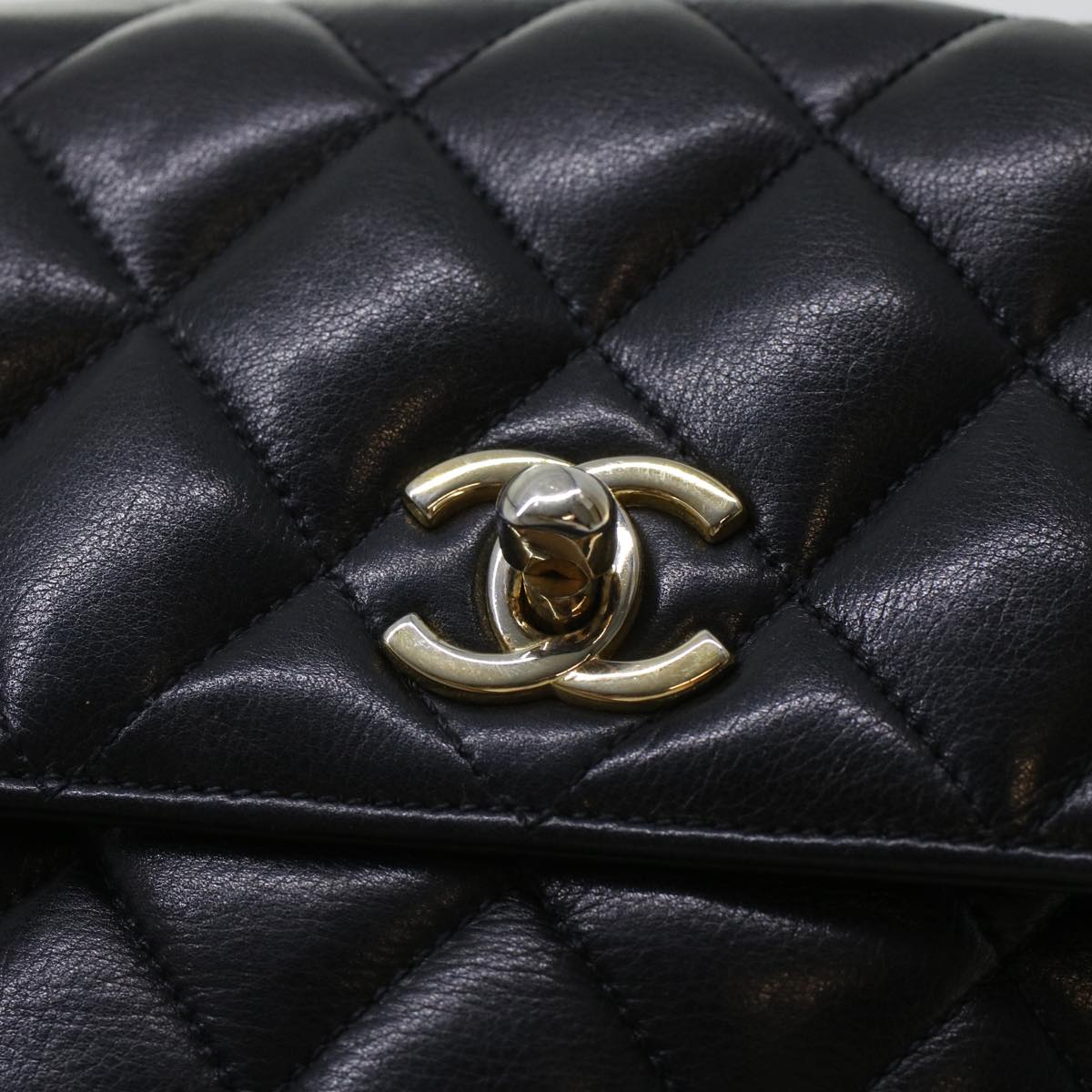 Top Quality Chanel Matelasse Turn Lock Chain Shoulder Bag Lamb Skin Black CC Auth am4542