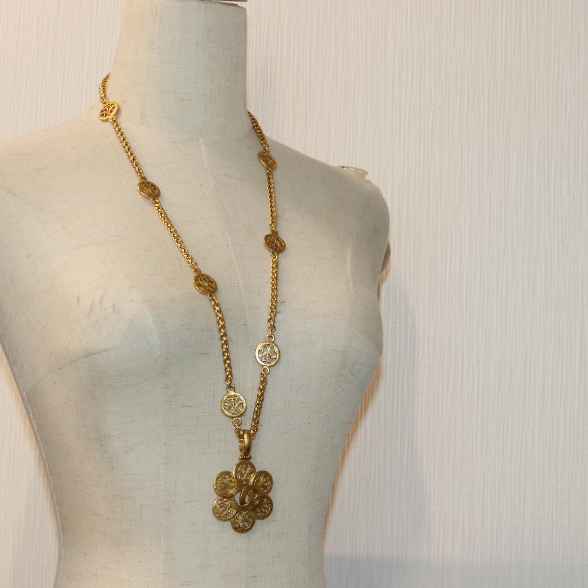 Top Quality Chanel COCO Mark Necklace metal Gold CC Auth ar12350