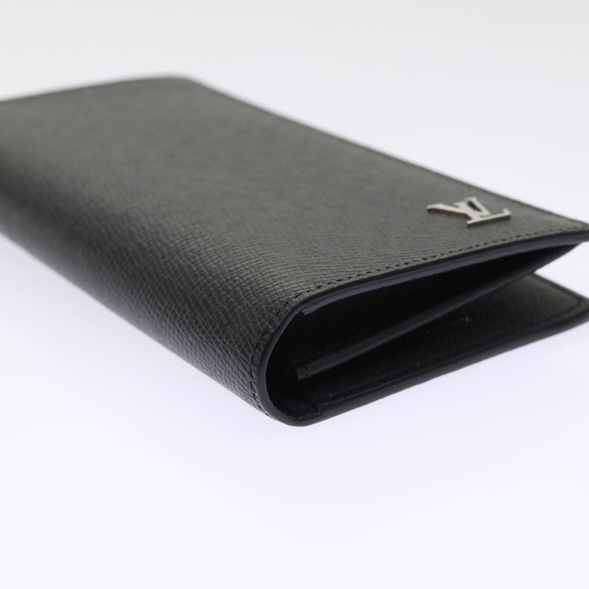 Louis Vuitton Taiga Leather Portefeuille