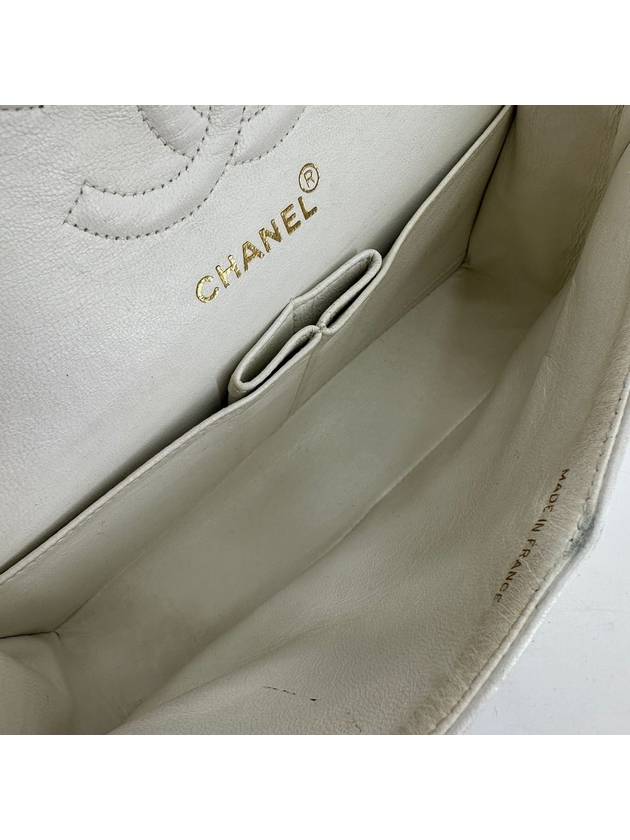 Lambskin classic medium shoulder bag Chanel
