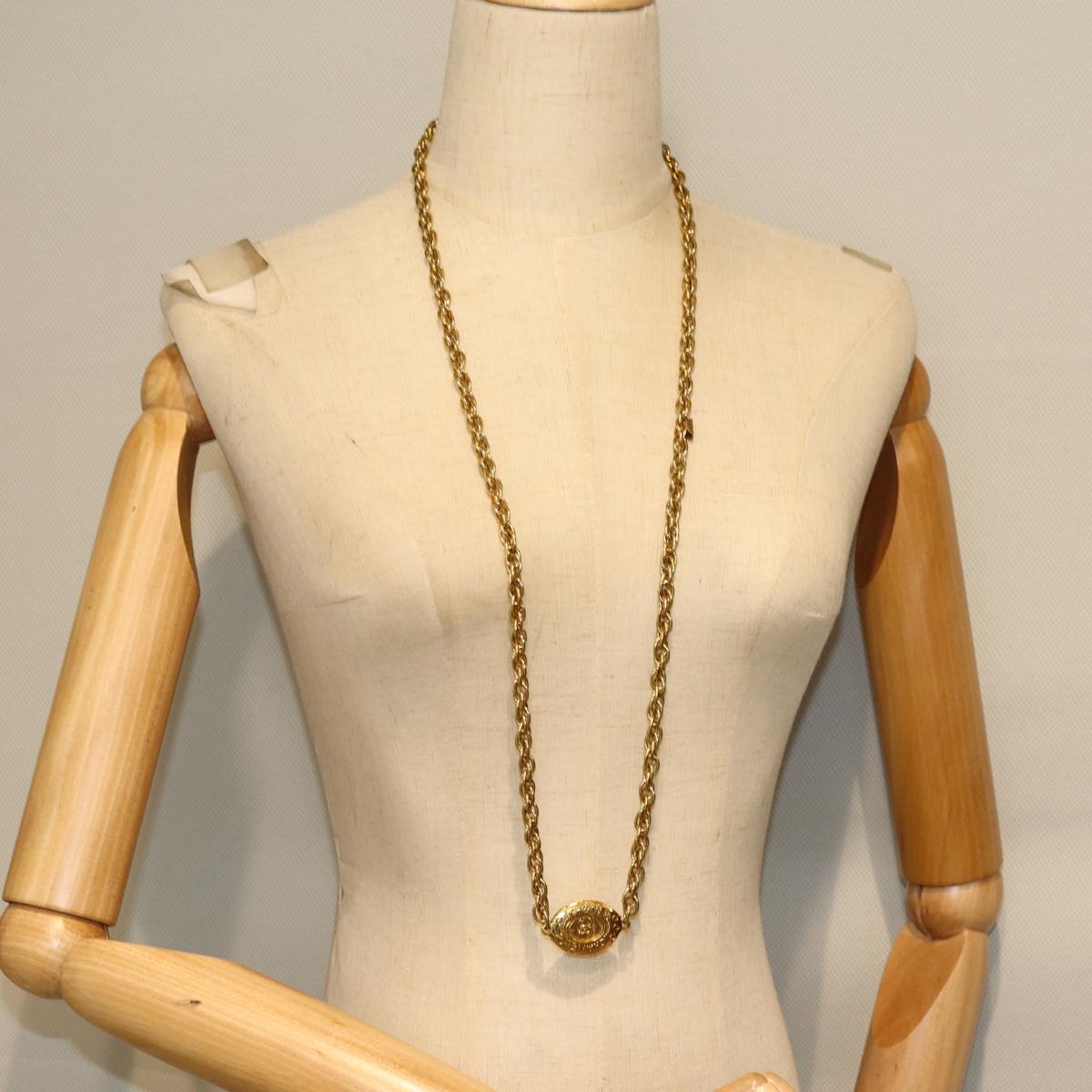 Top Quality Chanel Necklace Metal Gold CC Auth bs14195