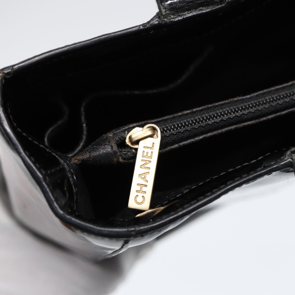 Top Quality Chanel Hand Bag Patent leather Black Gold CC Auth bs17486