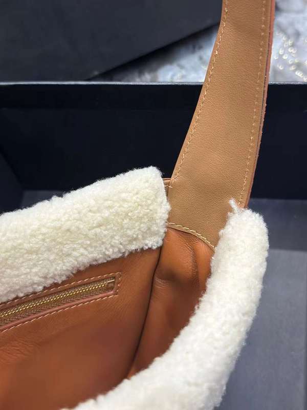 Yves Saint Laurent - Bags - The Wells Bags 539