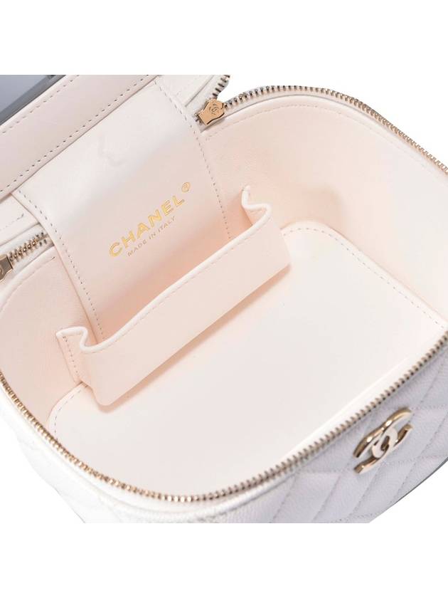Women 22 Shinsegae Purchase Benetti Cosmetic Top Handle Bag CD5269 Chanel