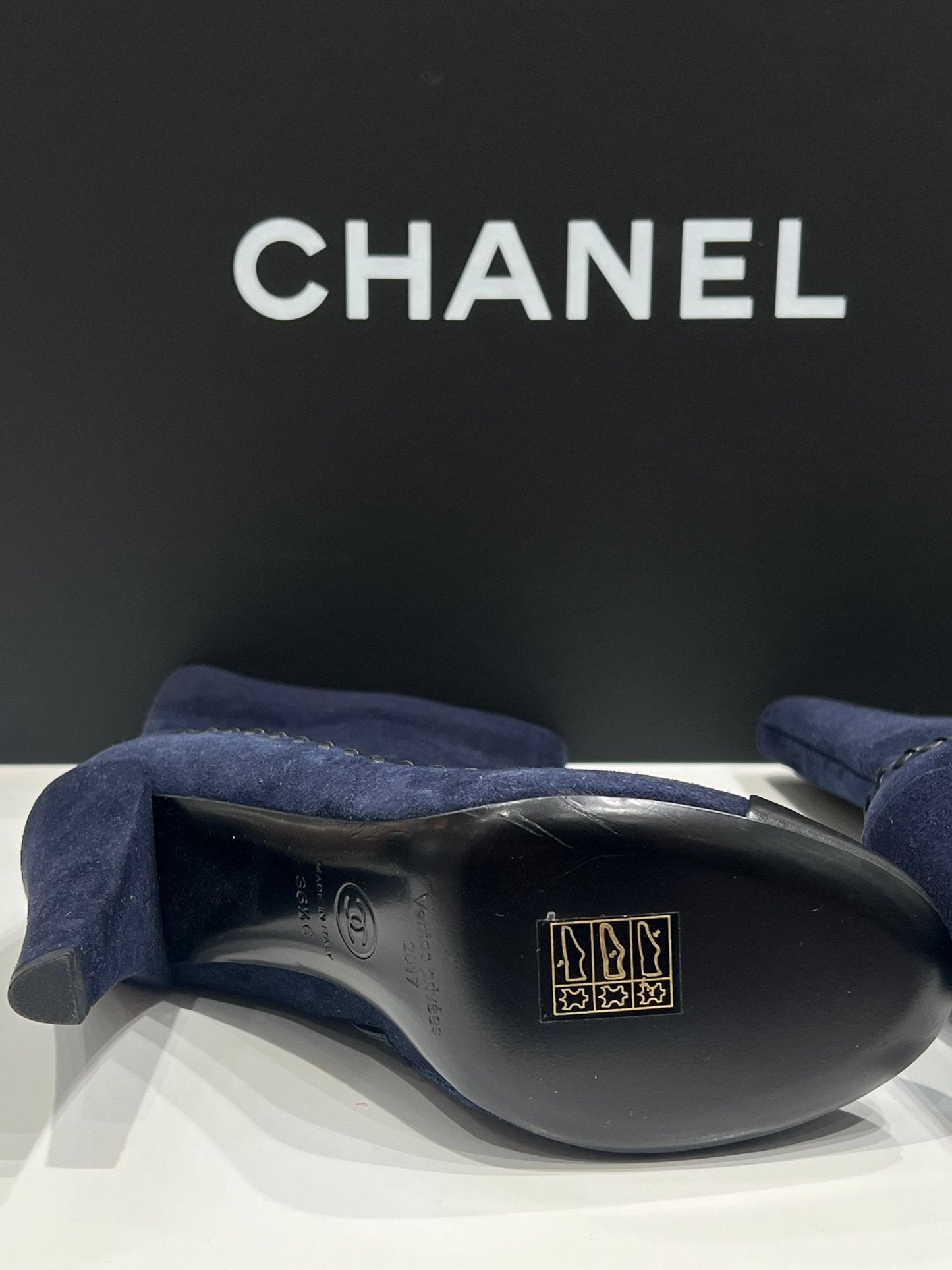 Chanel - bottines daim marine et noir