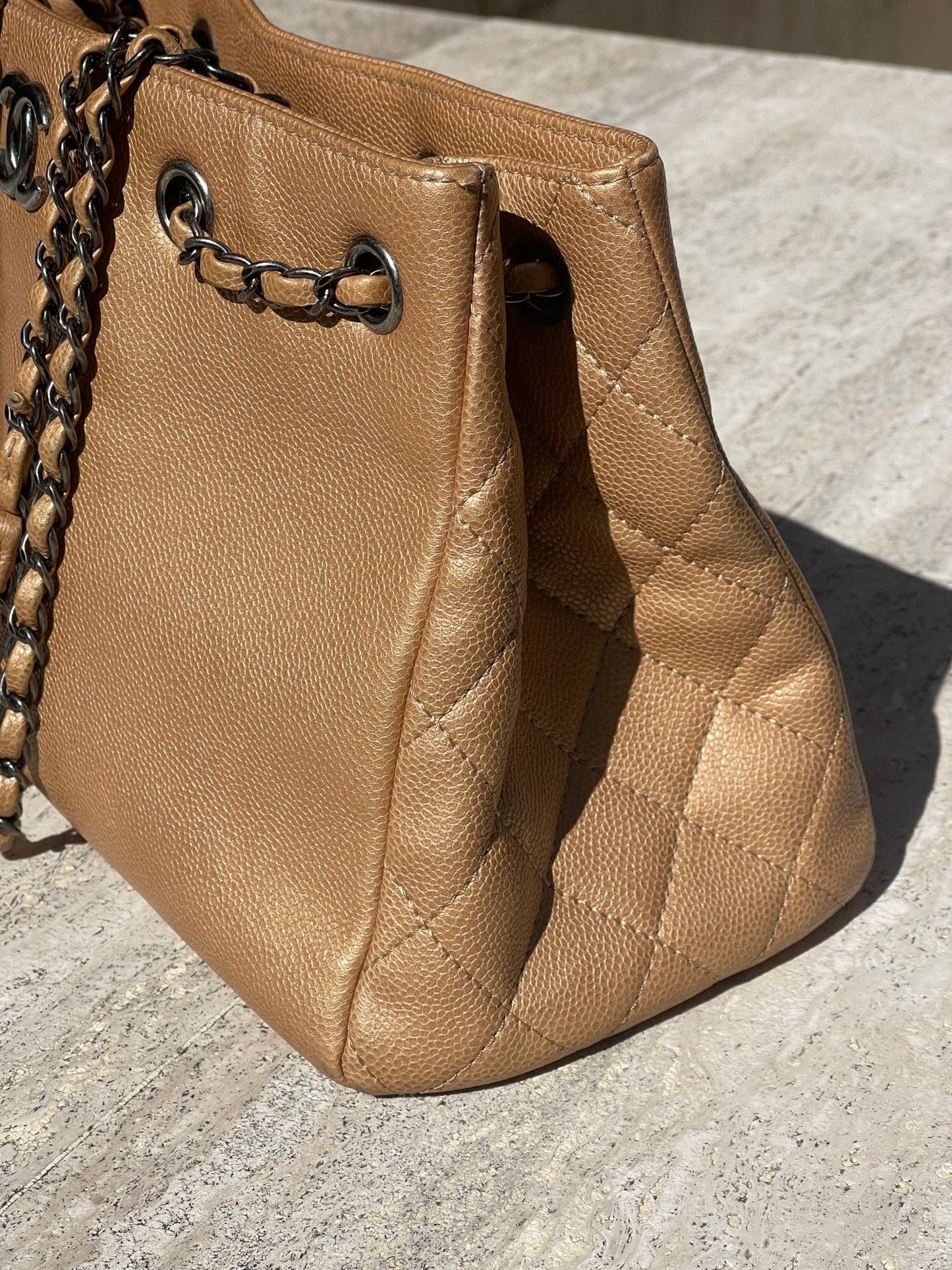 Chanel - Sac cabas irisé camel