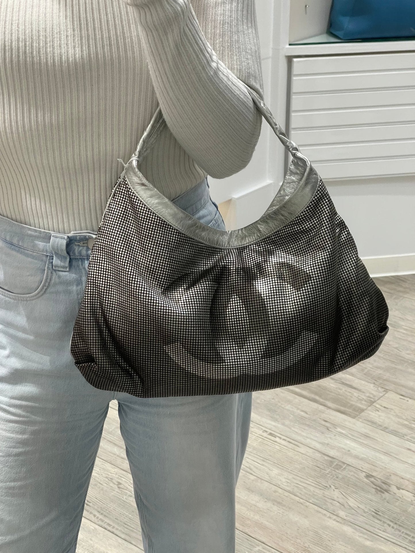 Chanel - Sac hobo Hollywood CC en cuir métallisé dégradé