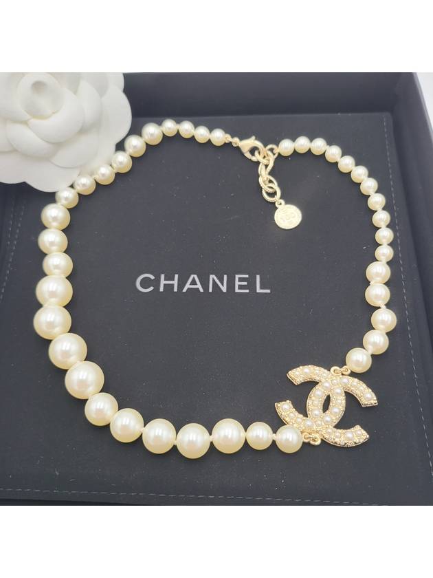 Necklace Metal Glass Pearls Resin & Gold Pearly White Crystal Chanel