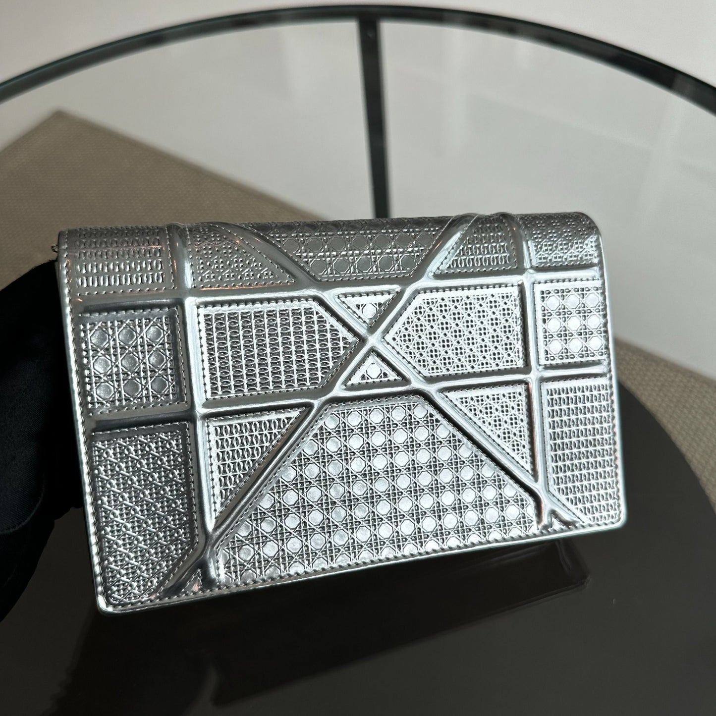 Diorama WOC Wallet On Chain Metallic Micro-Cannage Ama Cross-Body Silver SHW