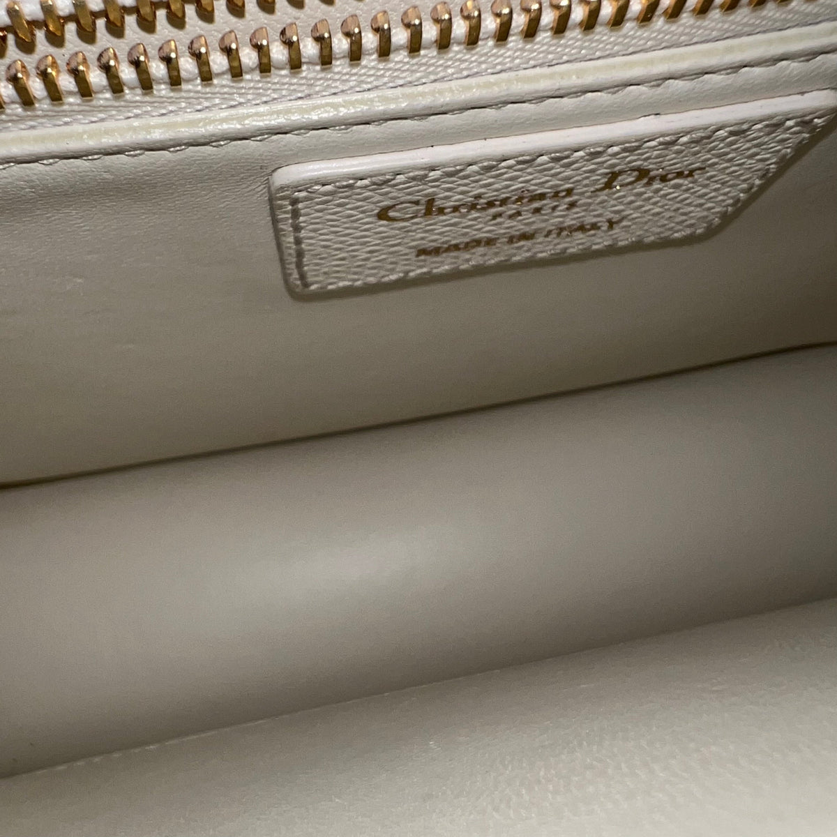 Montaigne 30 Grained Calfskin White Golden Hardware
