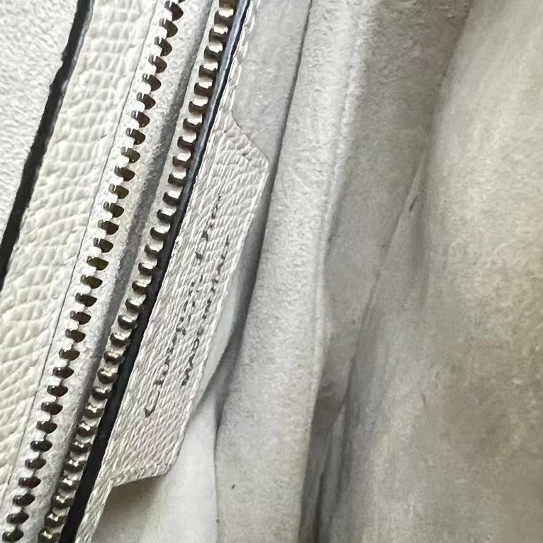 Saddle Medium Grained Calfskin White GHW