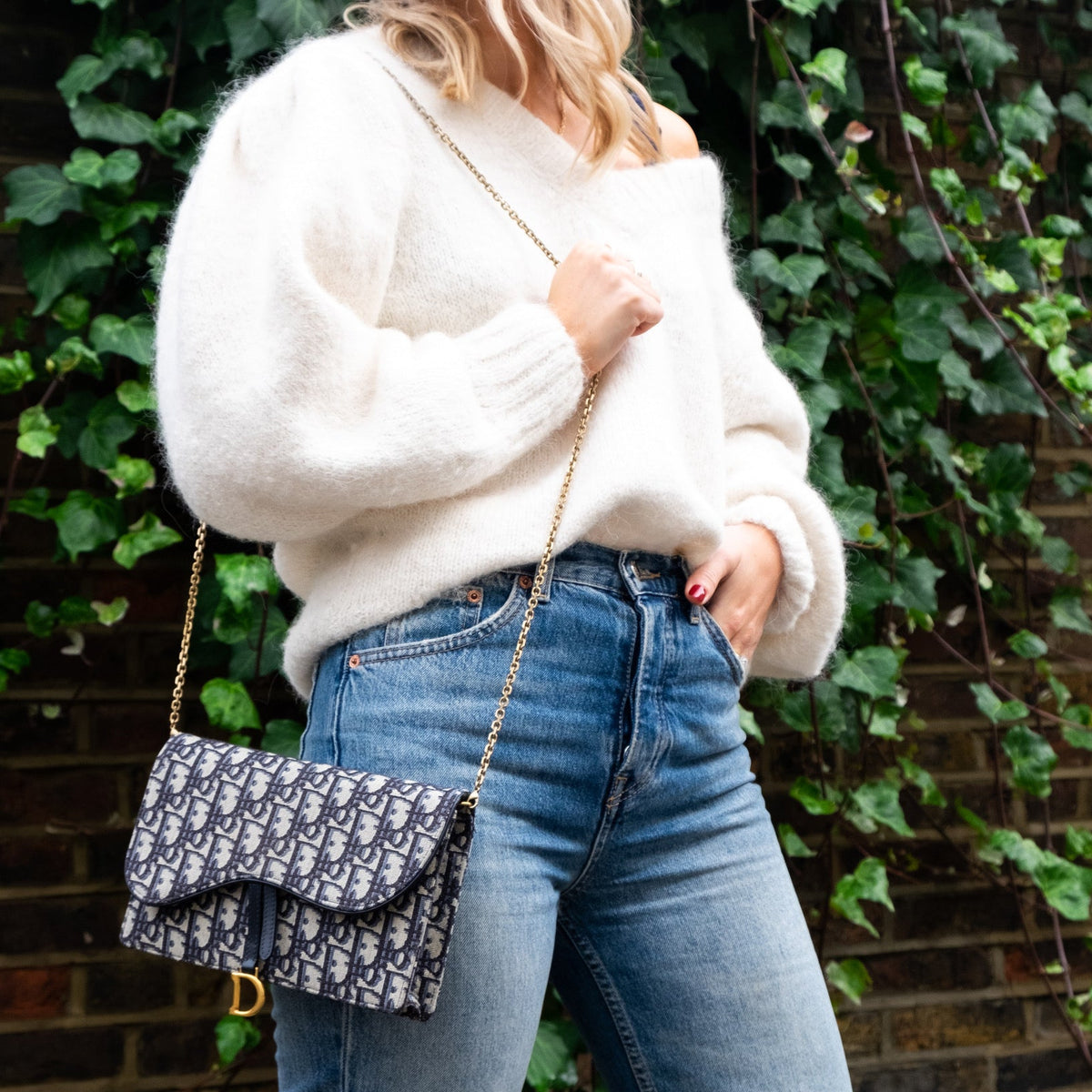 Oblique Saddle Clutch