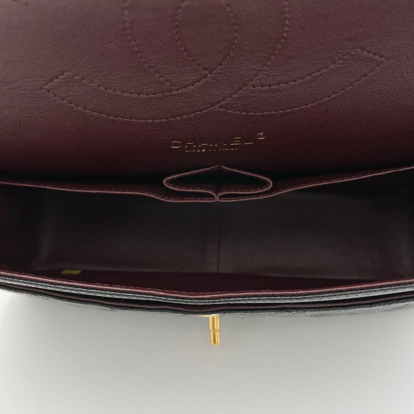Classic Flap Jumbo Black Shoulder Bag in Caviar Leather, Gold hardware