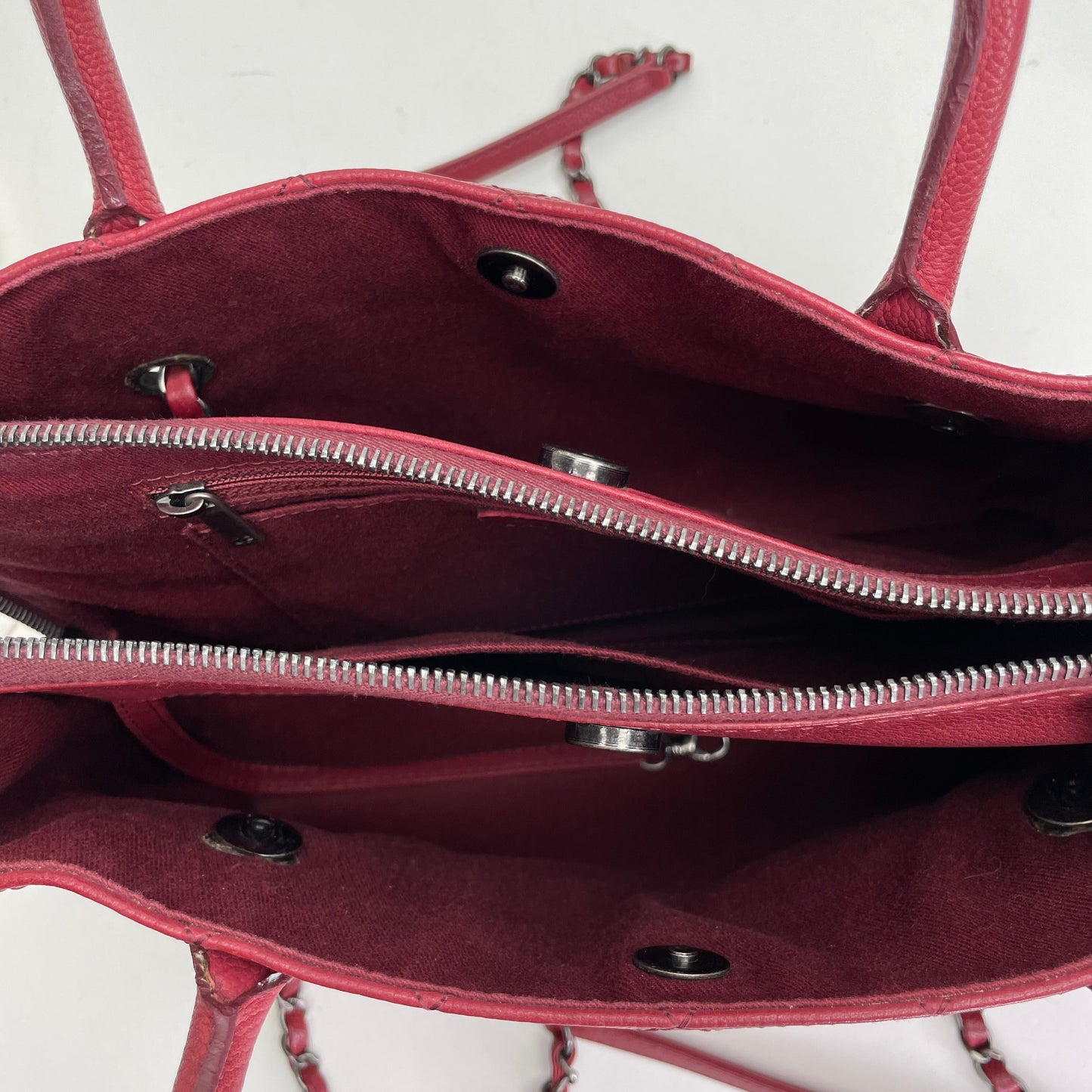 Shopping Red Tote Bag in Caviar Leather, Ruthenium hardware