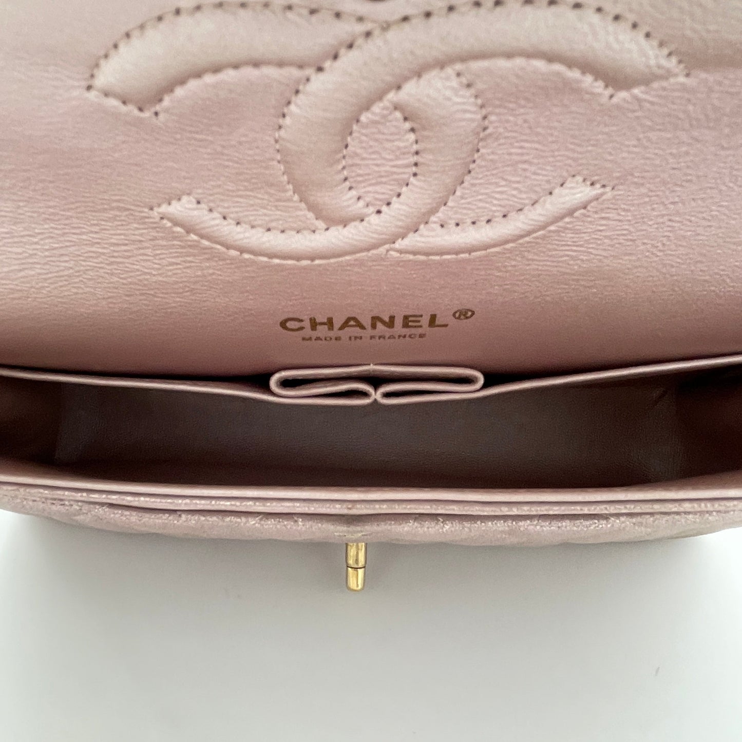 Classic Double Flap Medium Coral Shoulder Bag in Lambskin, Gold hardware