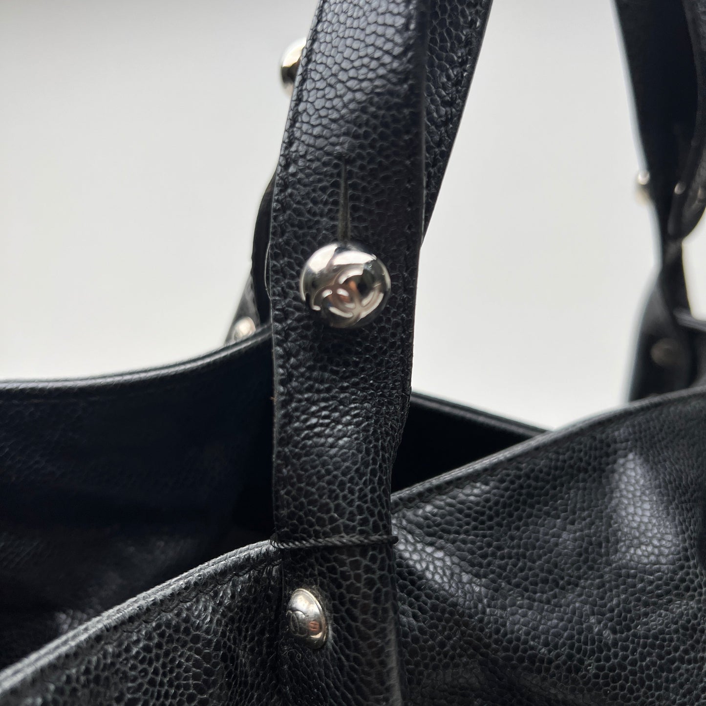 Pocket in the city Black Shoulder Bag in Caviar Leather, Ruthenium hardware