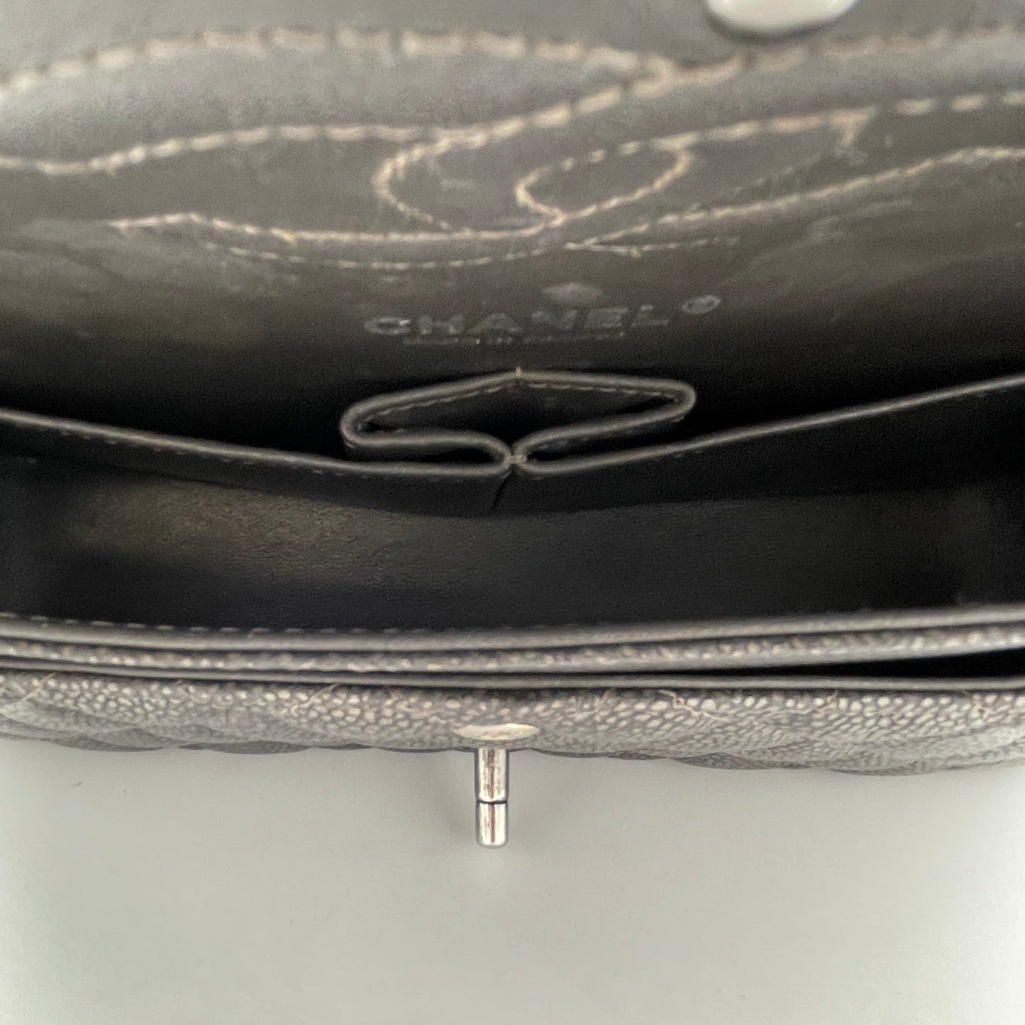 Timeless Classic Flap Medium Grey Shoulder Bag in Caviar Leather, Gunmetal hardware