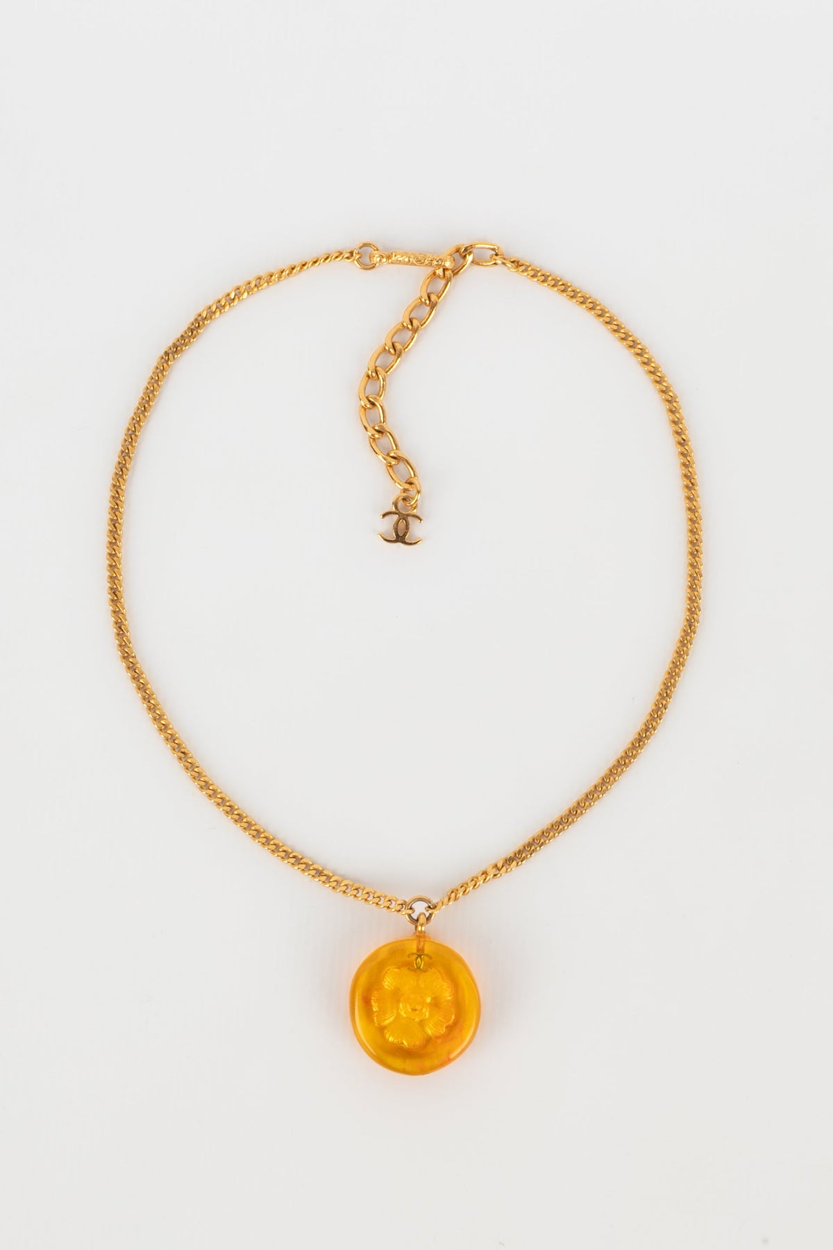 Collier camélia Chanel