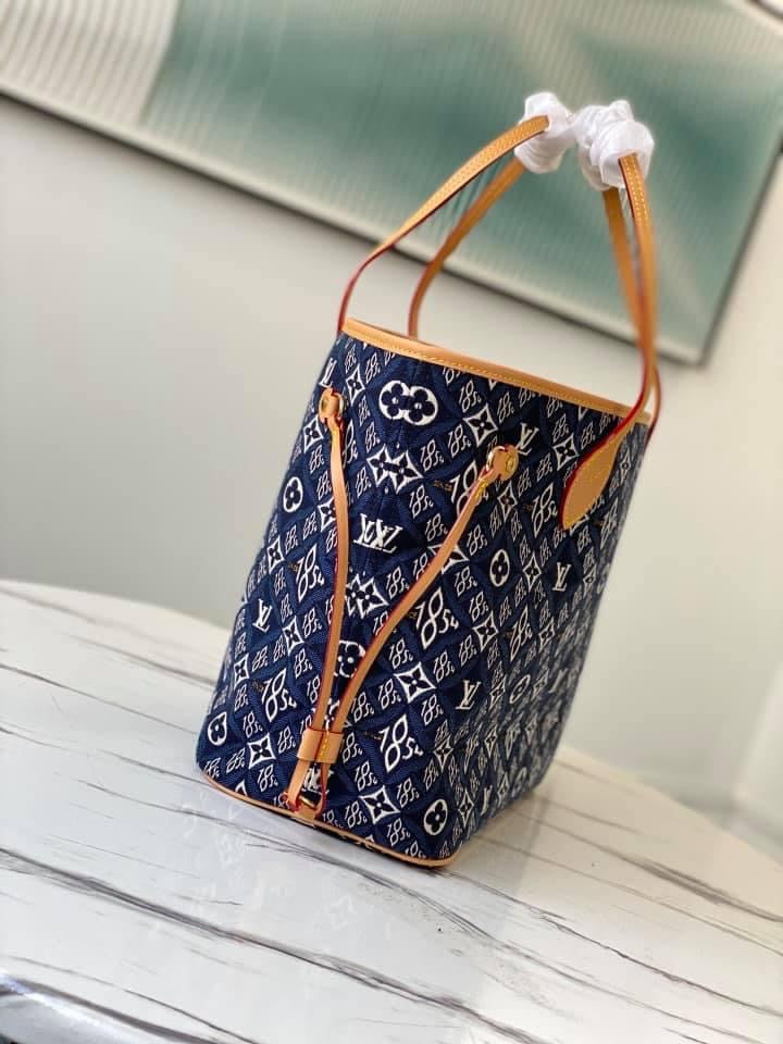 Louis Vuitton Neverfull MM Bag