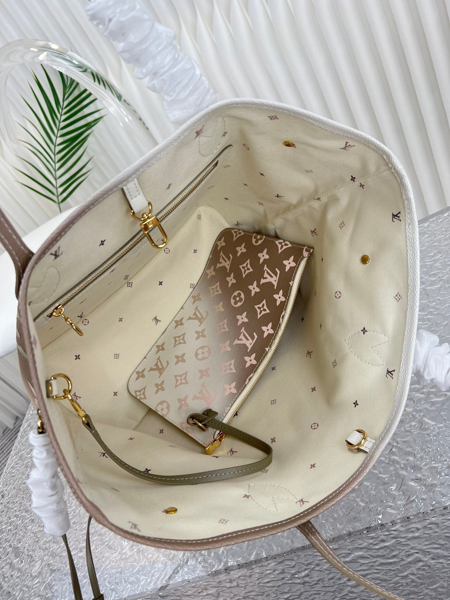 Louis Vuitton Neverfull MM Tote Bag