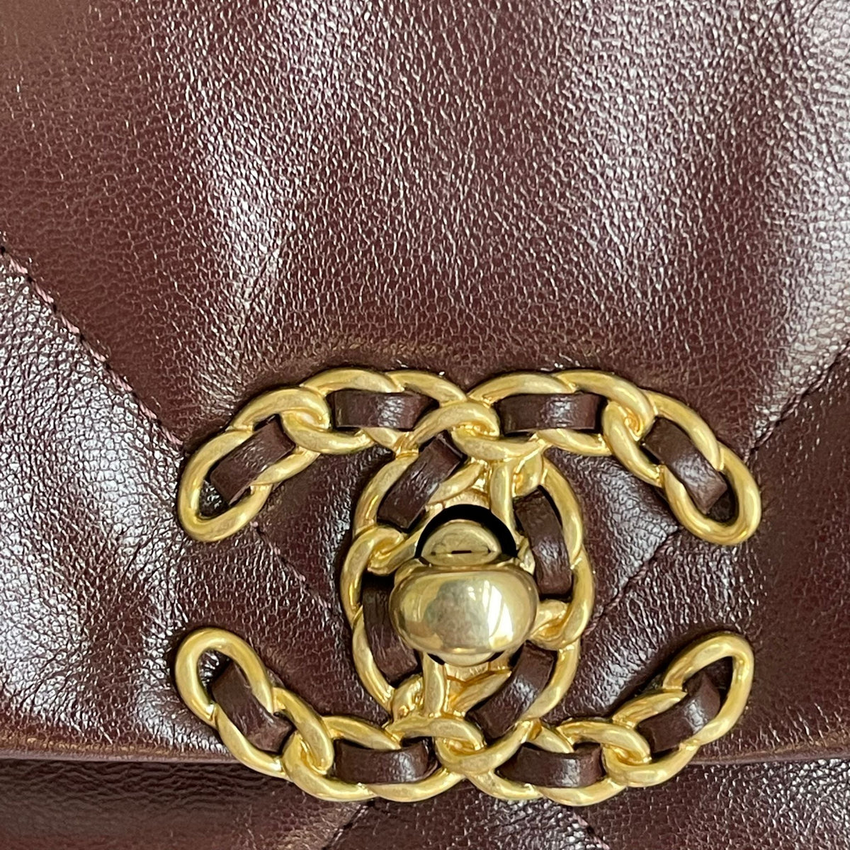 Small Chanel 19 Burgundy MHW