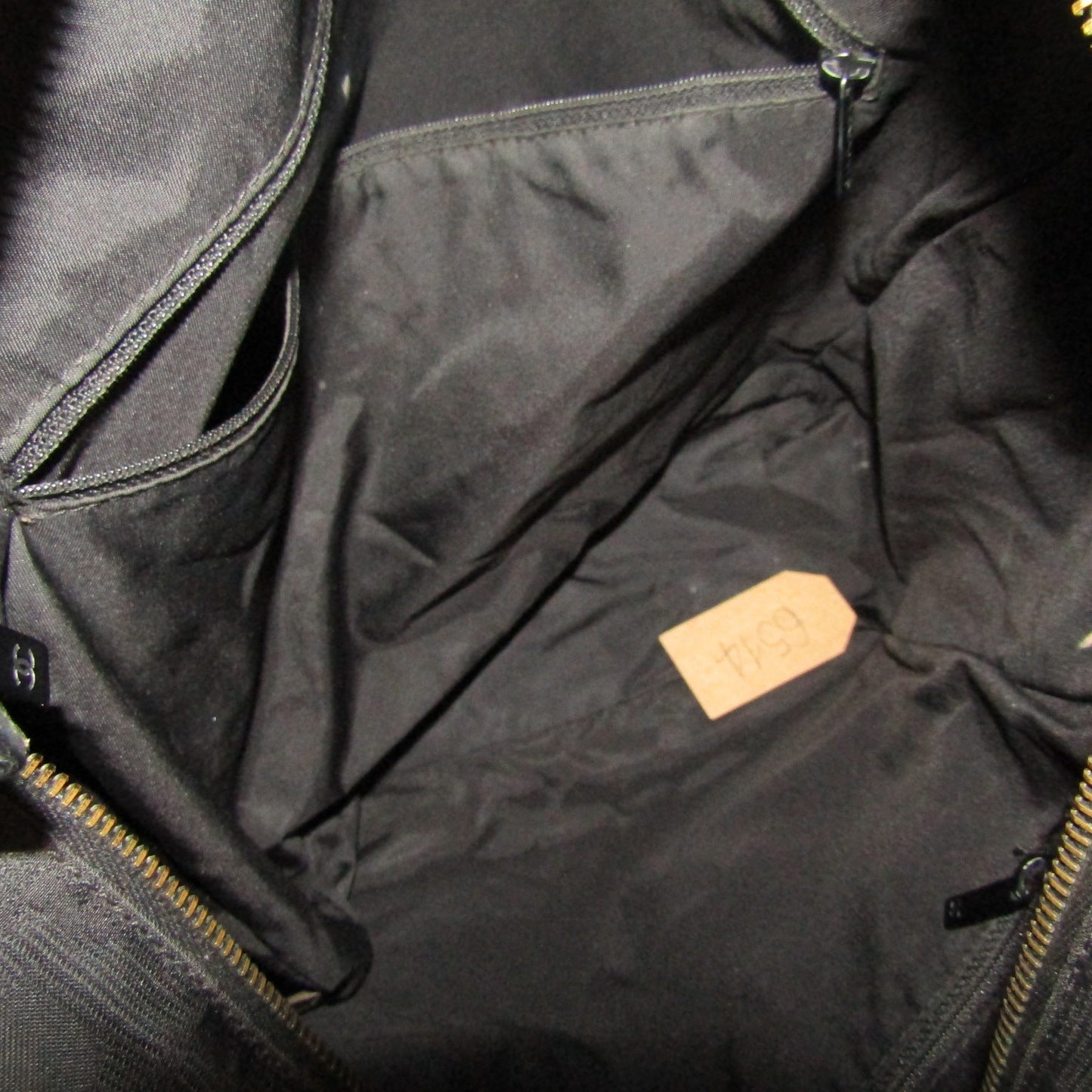 CHANEL Shoulder Bag in Black Fabric