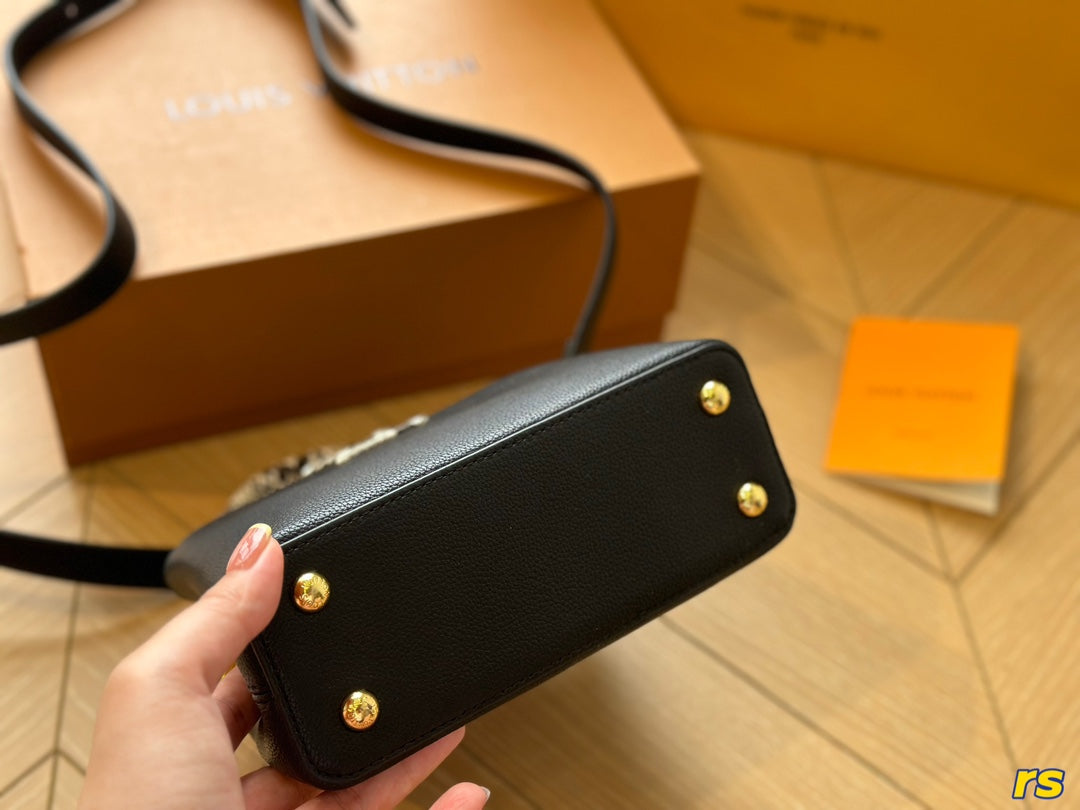 Louis Vuitton Capucines Handbag( 27cm)