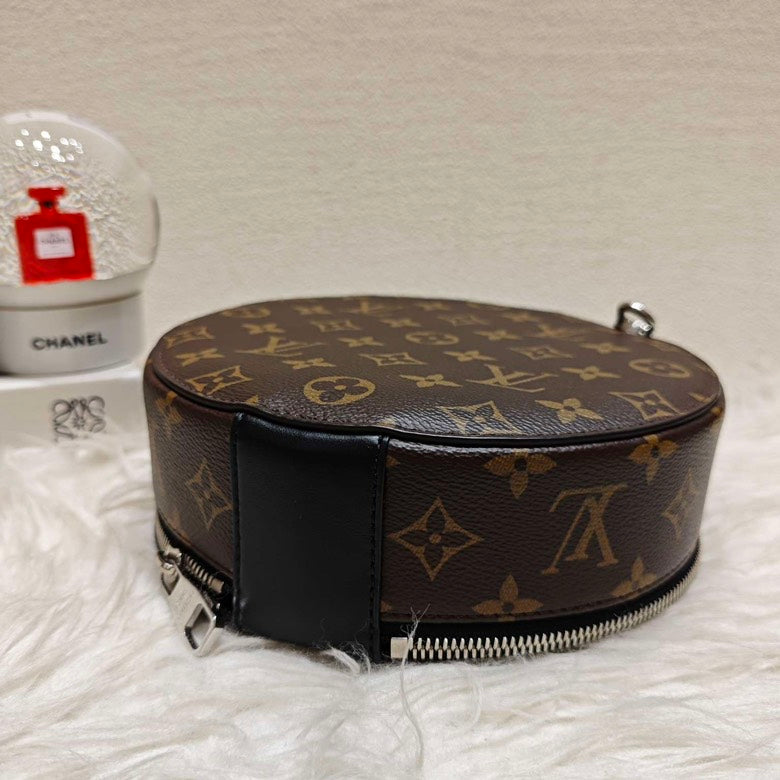preloved lv audio case monogram with microchip