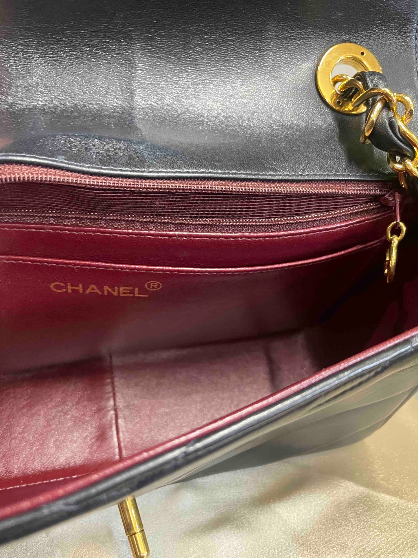 Chanel ChainBag Classic Black Leather Shoulder Bag