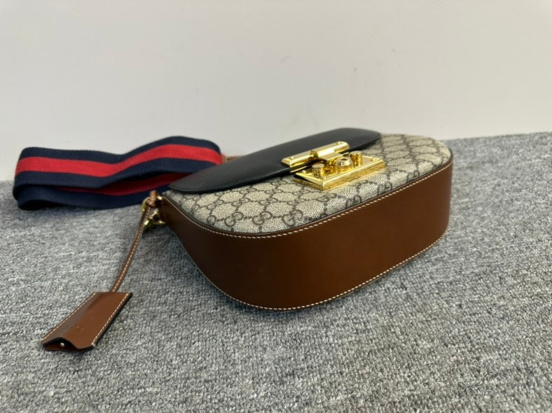 Gucci GG Supreme Saddle Bag Beige/Black
