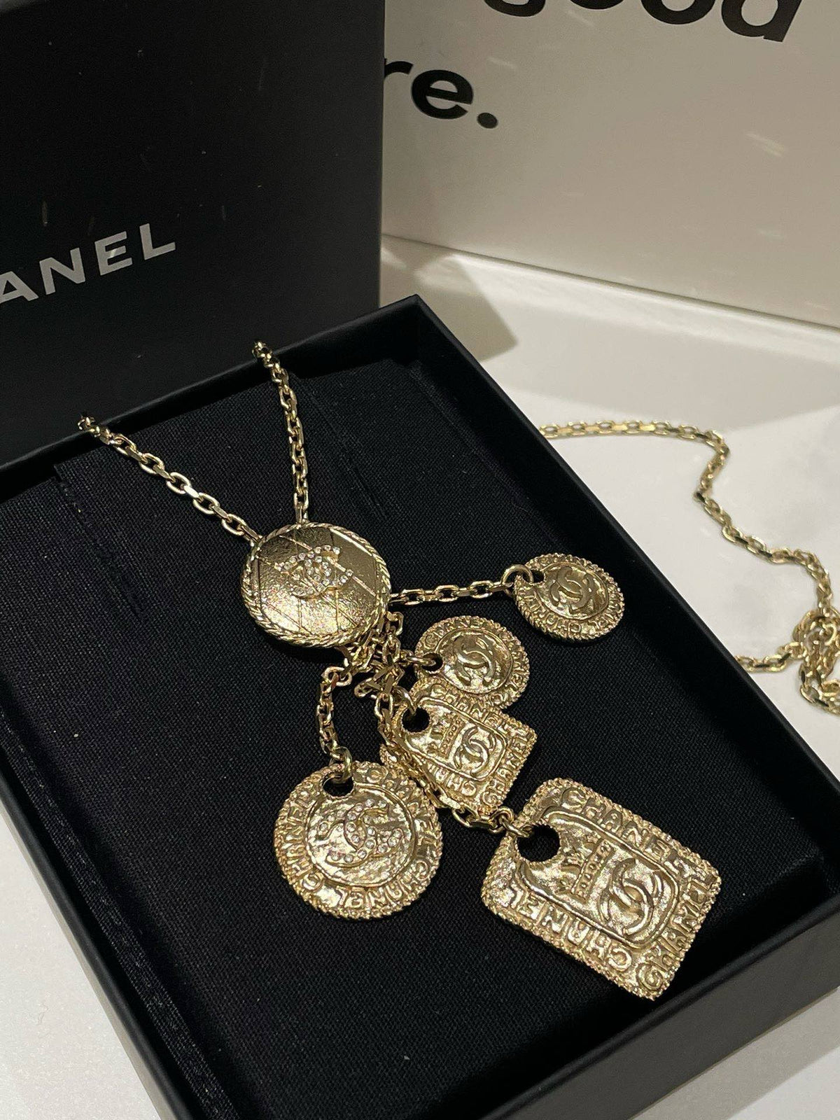New Chanel 21A Coin Plate Necklace Gold Pendant Jewelry