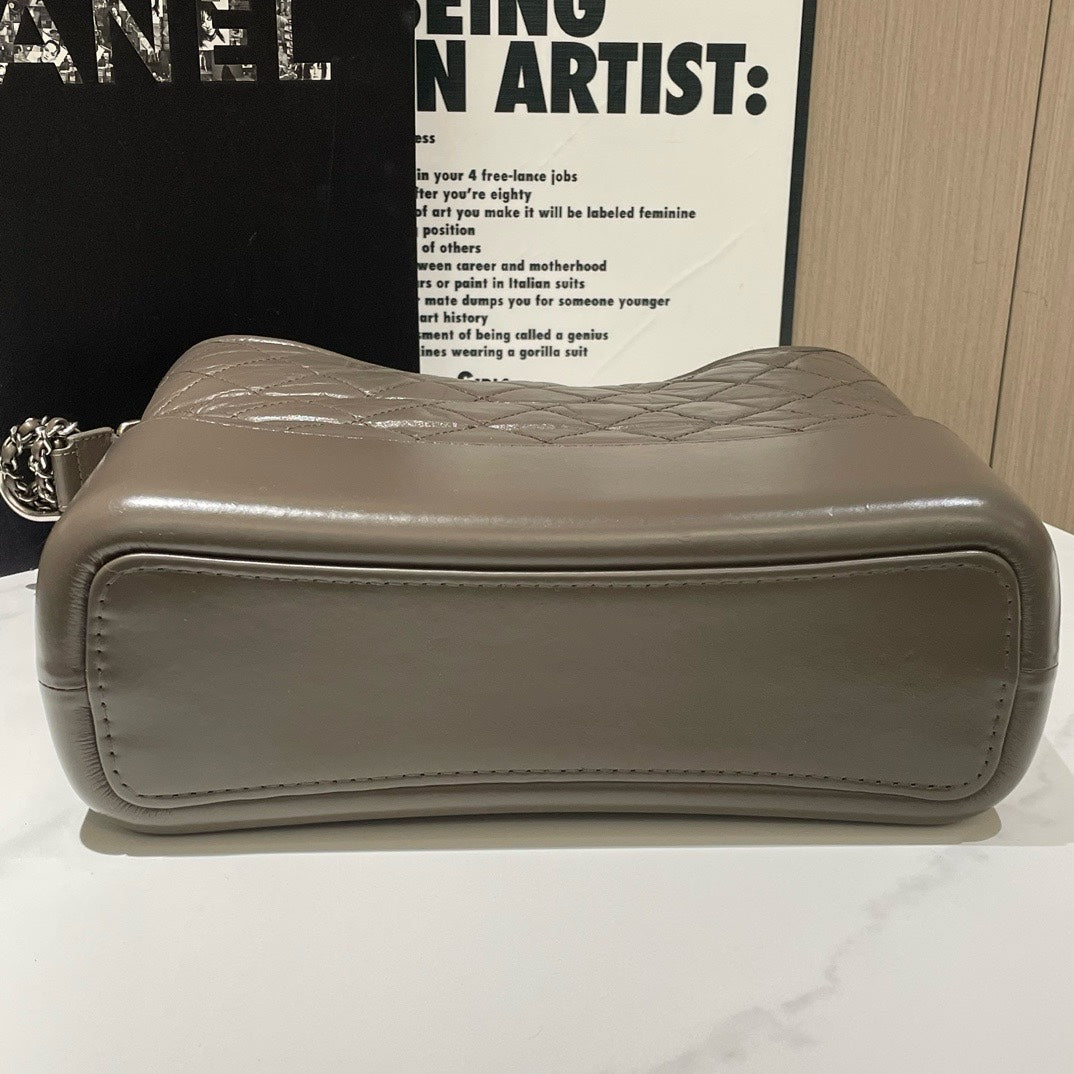 Chanel Gabrielle Bag Medium Shoulder Bag in Gray Leather - 2018