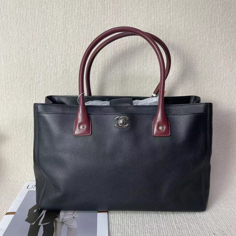 Chanel Chanel Tote Caviar Black Tote Bag