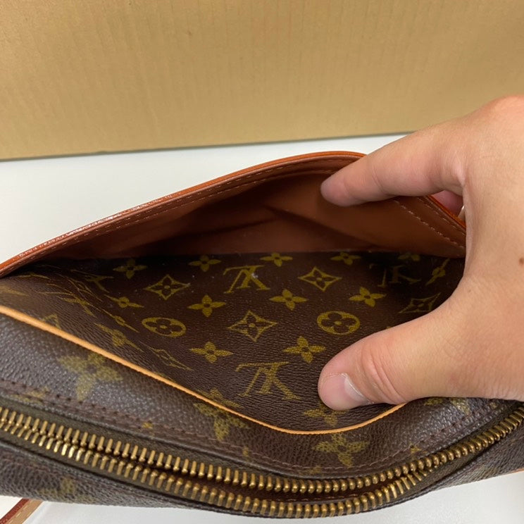 Preloved Lv crossbody E6640