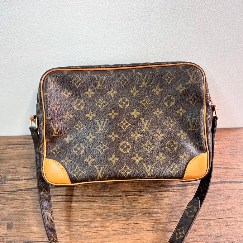 Preloved LV Monogram Leather Shoulder Bag