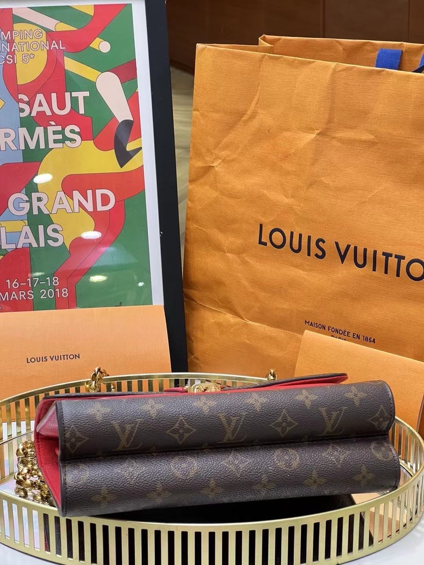 Preloved Louis Vuitton VICTOIRE Bag 26*18cm 10411