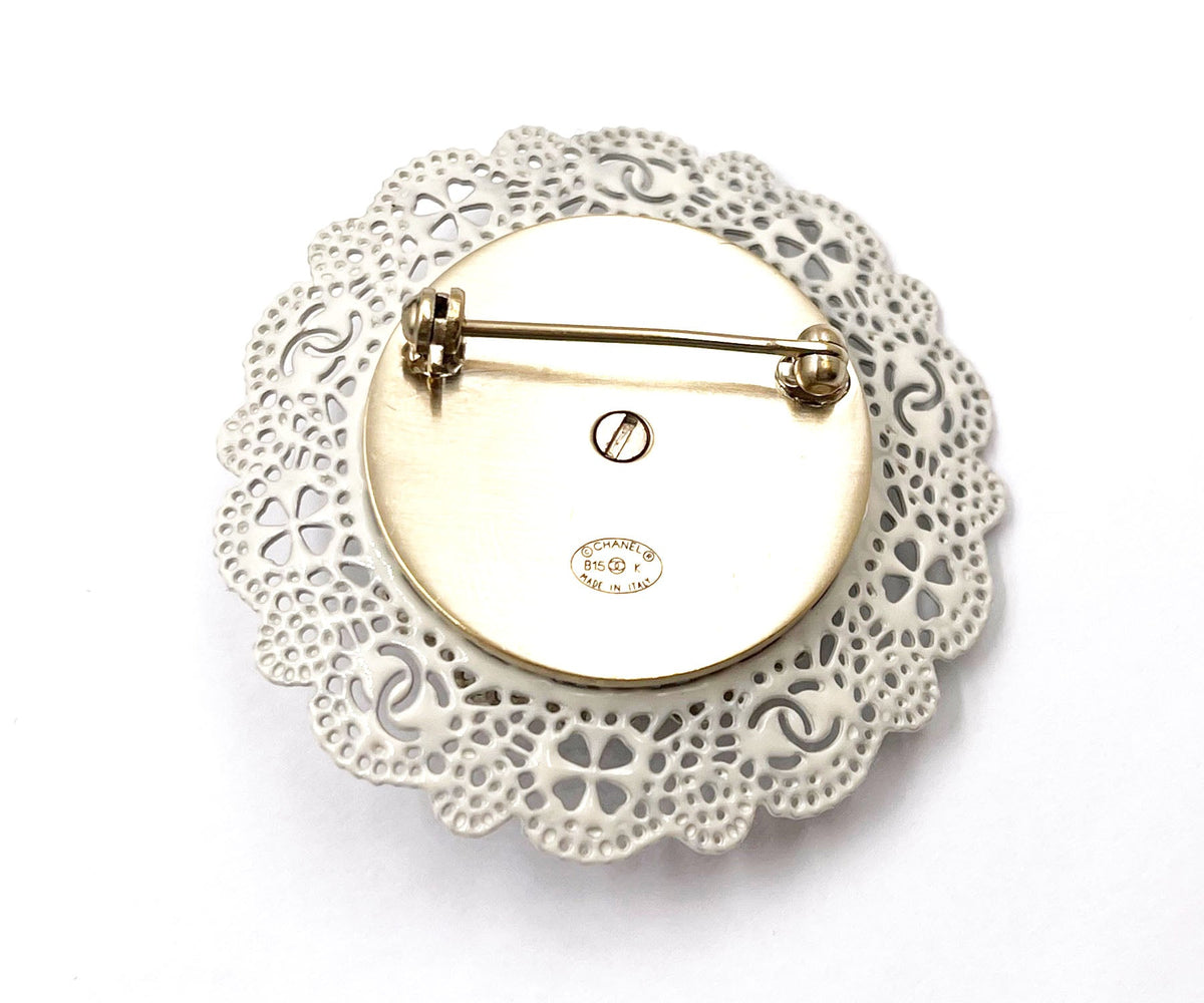 CHANEL Pearl CC White Lace Brooch