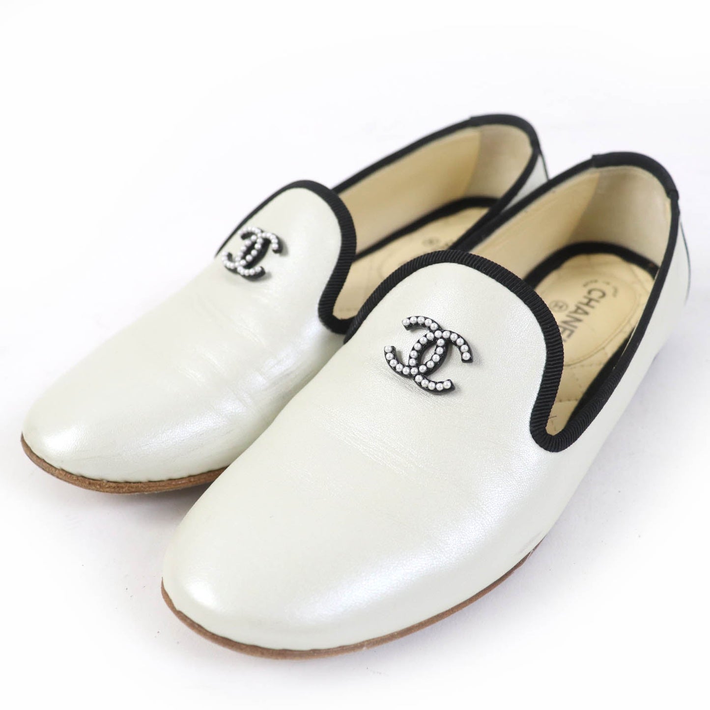 CHANEL Leather shoes 16P G31630 leather White black 35