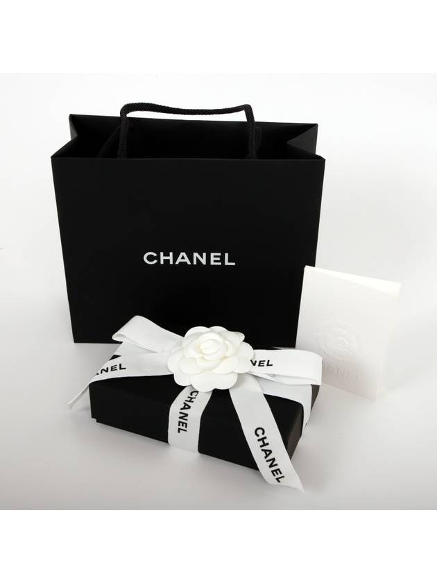 Pearl zipper card wallet white gold AP3811 Chanel