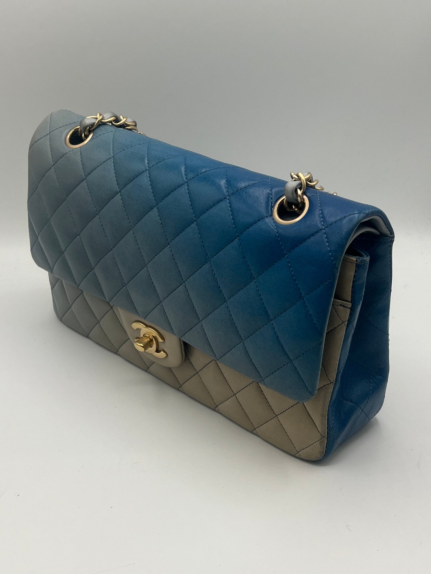 Chanel - sac Timeless médium tie & dye bleu