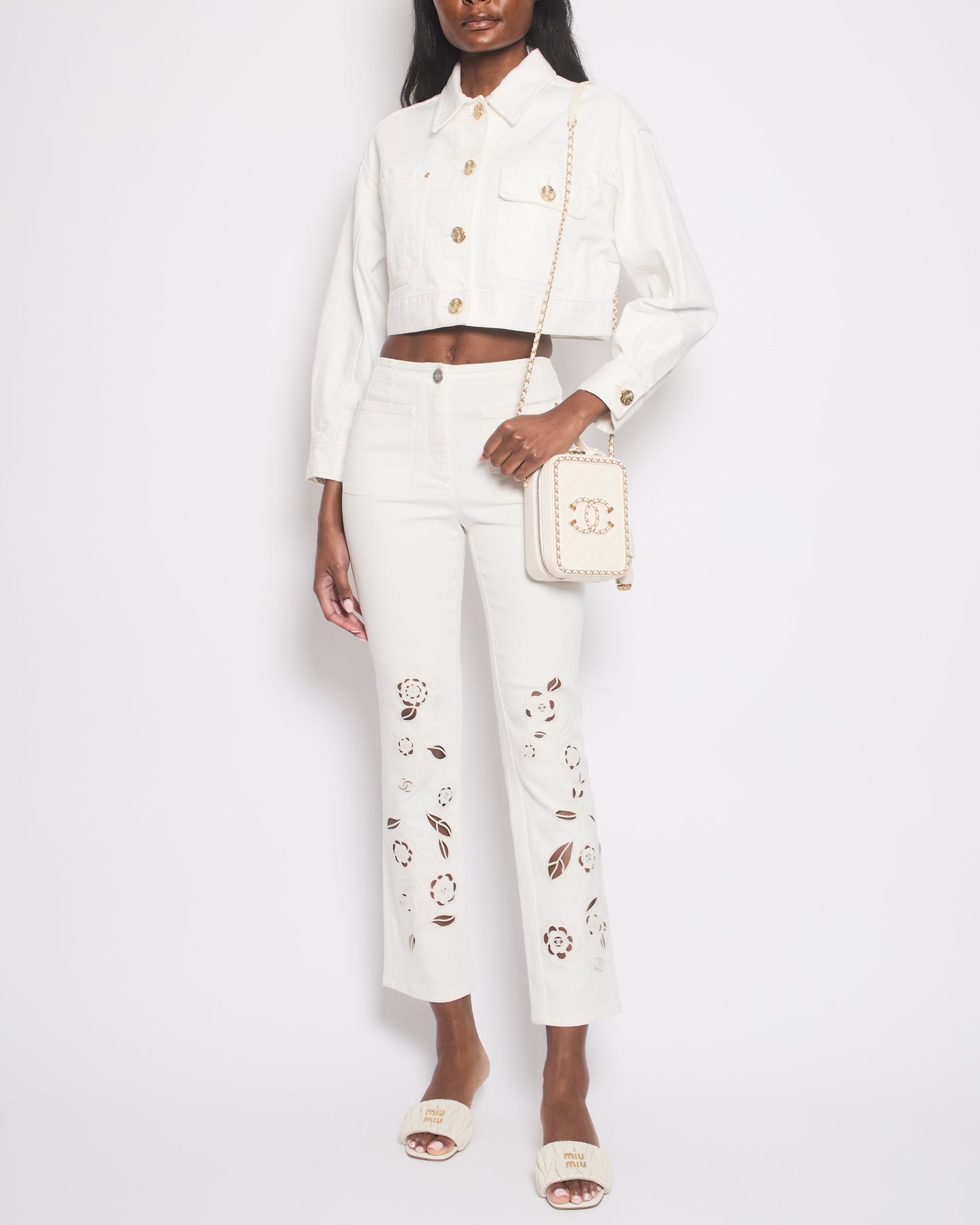 Chanel 24P White Denim Straight Leg Jeans with Pockets and Cut Out Floral Embroidery Size FR 36 (UK 8) RRP ¬£2750
