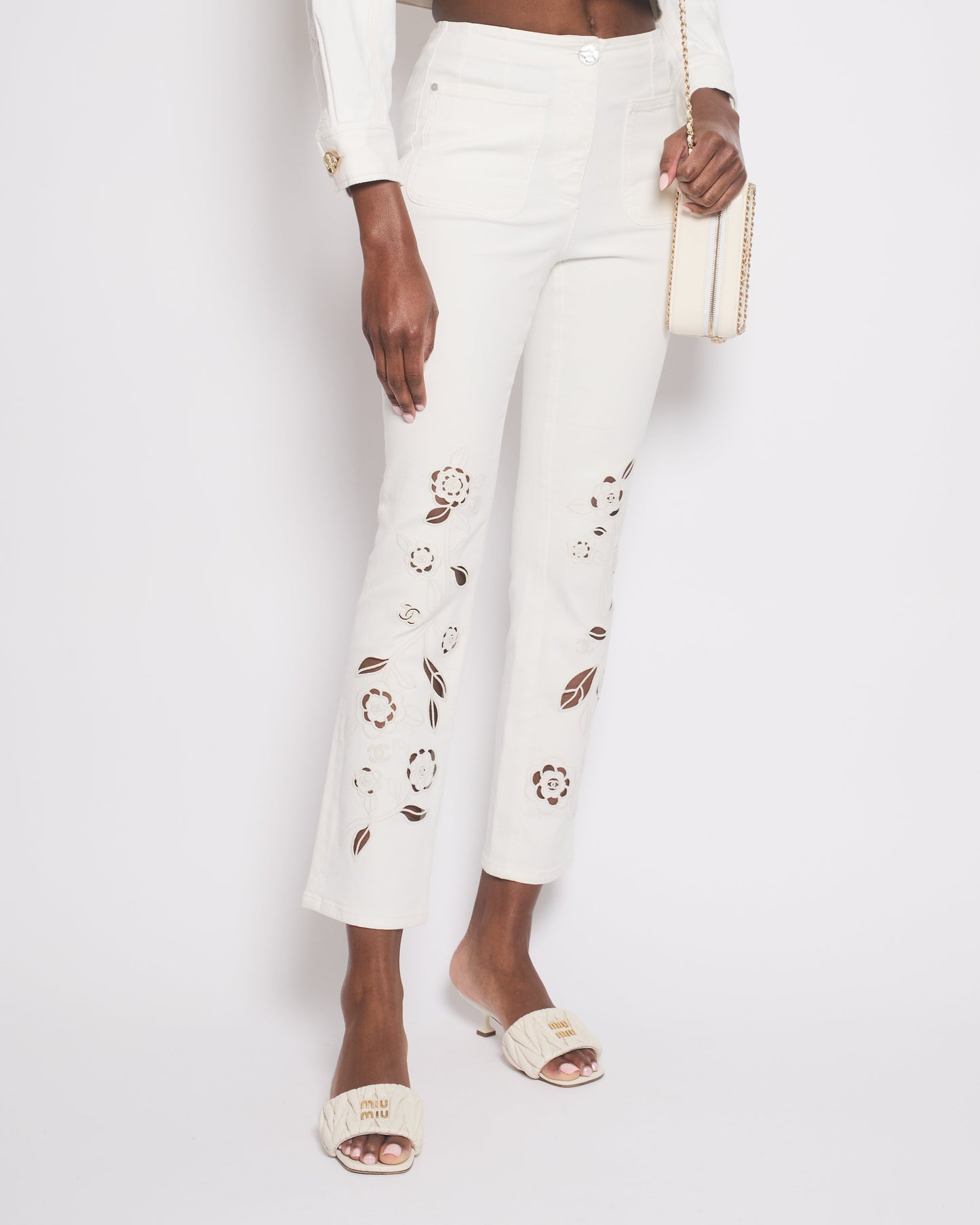 Chanel 24P White Denim Straight Leg Jeans with Pockets and Cut Out Floral Embroidery Size FR 36 (UK 8) RRP ¬£2750