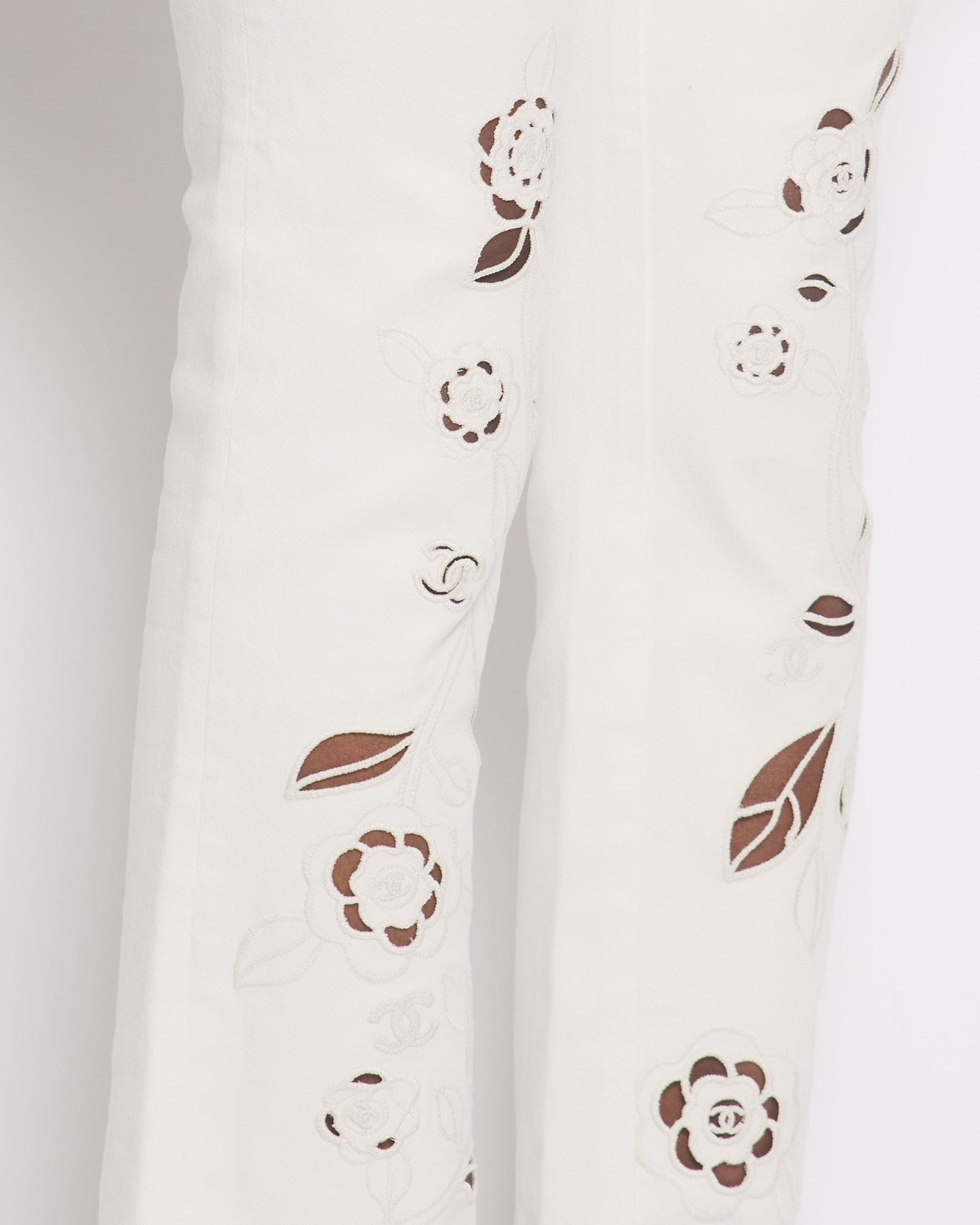 Chanel 24P White Denim Straight Leg Jeans with Pockets and Cut Out Floral Embroidery Size FR 36 (UK 8) RRP ¬£2750