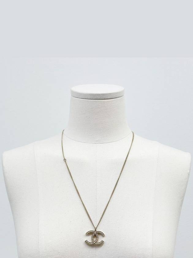 Big CC logo Coco detail gold necklace pendant 4VCHA19651 Chanel